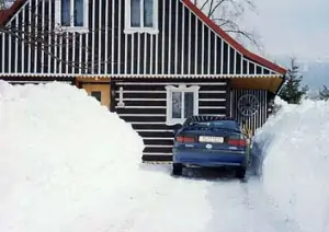 Parkovat u chalupy je možné i v zimě