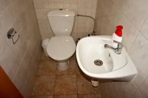 samostatné WC v horním patře