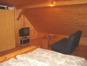 Ložnice s manželskou postelí a rozkl. gaučem pro 2 osoby