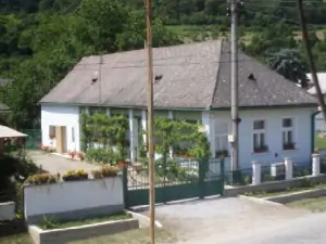 Chalupa Slavec leží v tiché obci ve Slovenském krasu
