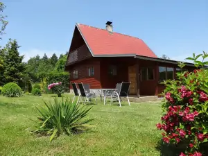 chata Plačkov se nachází v pečlivě udržované zahradě