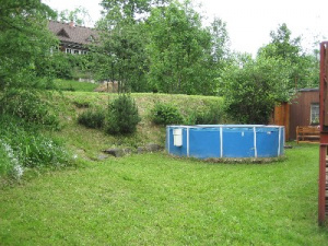 K dispozici je bazén (průměr 3,5 m, hloubka 0,9 m)