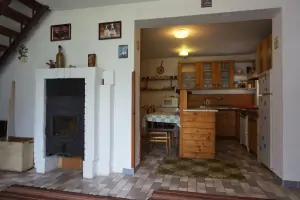 obytná místnost s kuchyňským koutem