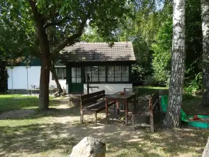 chata Senožaty leží v oplocené zahradě na krásné samotě