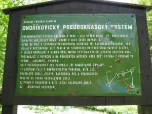 nedaleko se nachází přírodní památka Ondříkovický pseudokrasový systém