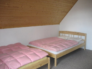 Ložnice se 2 manželskými postelemi