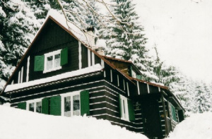 Zima u chalupy Vítkovice v Krkonoších