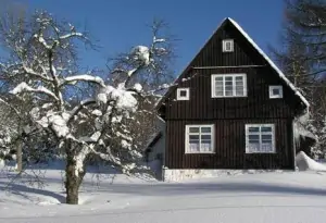 Zima u chaty Desná