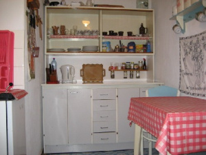 Kuchyňka je vybavená pro vaření a stolování 6 osob