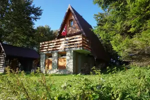 chata Kohútka leží v atraktivní turistické a lyžařské lokalitě na horském hřebeni