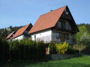 Chata Sloup leží na okraji chatové osady v pěkné přírodě Moravského krasu