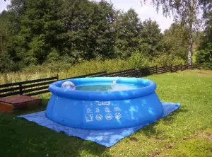 K dispozici je nafukovací bazén (průměr 3 m, hloubka 0,75 cm)
