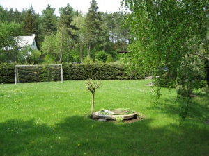 Na zahradě chaty si budete moci ověřit také své brankářské umění - k dispozici je fotbalová branka