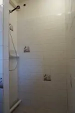 první část chalupy - sprchový kout v koupelně