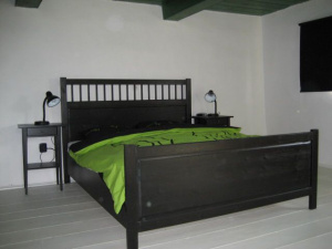 Ložnice s manželskou postelí a 2 lůžky