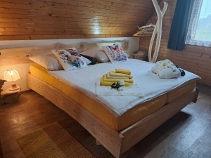 podkrovní ložnice s dvojlůžkem