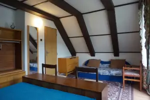 ložnice s dvojlůžkem a rozkládacím gaučem 