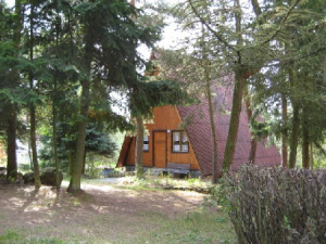 Chata Vysoká Libyně leží na konci chatové osady u lesa