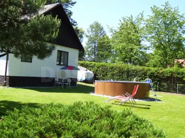 Chata Obora u Nových Hradů - k dispozici je bazén (průměr 3,6 m)