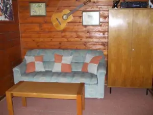 obytný pokoj - rozkládací gauč (možnost spaní pro 2 osoby)