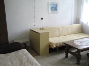Ložnice s 2 rozkládacími gauči (oba pro 1 osobu)