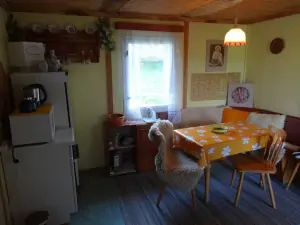 pokoj s kuchyňským a jídelním koutem