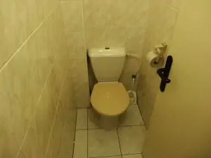 přízemí - samostatné WC