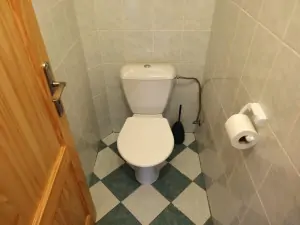 podkroví - samostatné WC