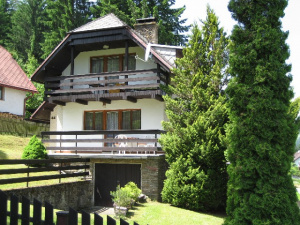 Chata Annín leží nedaleko lesa v pěkné šumavské přírodě