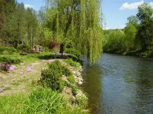 řeka Želivka protéká jen 50 m od chalupy