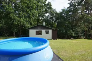 k dispozici je zahradní bazén (průměr 4,6 m)