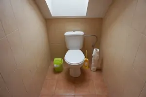 část č. 1: samostatné WC v podkroví