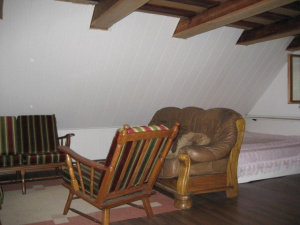 Podkrovní ložnice s dvojlůžkem, 2 lůžky a sedacím koutem