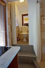 podkrovní pokojík - WC (zahrnovací dveře)