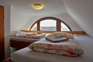 podkrovní pokojík - 2 patrové postele