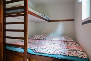 ložnice s dvojlůžkem a vyvýšenou přistýlkou v podkroví (ložnice č. 3)