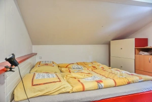 ložnice s dvojlůžkem v podkroví (ložnice č. 2)