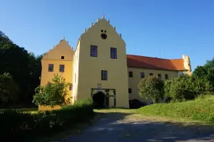 zámek Libějovice se nachází na okraji obce u Libějovického parku