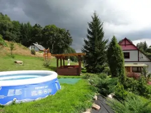 zahradní bazén během léta ocení nejen děti
