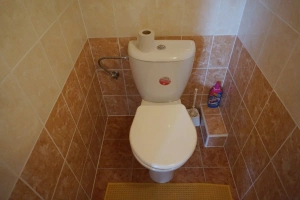 samostatné WC v podkroví