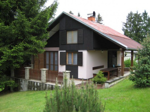 Chata Malechovice se nachází v pěkném prostředí malé chatové osady v krásné přírodě Českého ráje