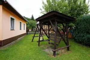 houpací lavice u chaty Velké Karlovice
