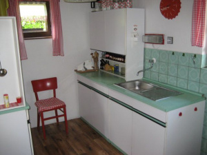 Kuchyňka je vybavena pro vaření a stolování 5 osob