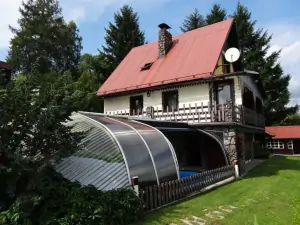 chata Sobkovice nabízí velmi pěkné ubytování pro 8 osob včetně bohatého sportovně-rekreačního zázemí