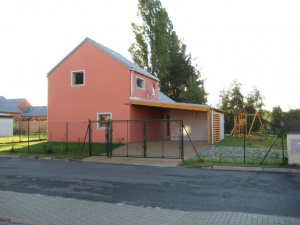 rekreační dům Lomnice nad Lužnicí - pohled z příjezdové cesty