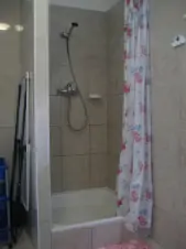 Objekt č. 3 - koupelna se sprchovým koutem, umyvadlem a WC