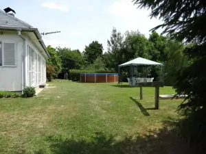 chata Soběslav leží v oplocené zahradě