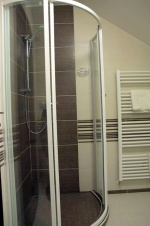 apartmán - sprchový kout v koupelně