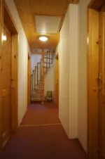 chodba v prvním patře - z ní se vstupuje do koupelny a do 4 ložnic