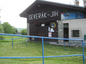 Lyžařské středisko Severák (Severák-jih) se od chalupy nachází jen 100 m